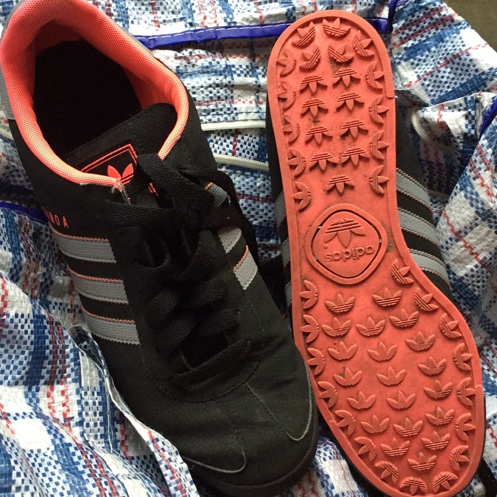 Men’s 9 1/2 adidas , make offer
